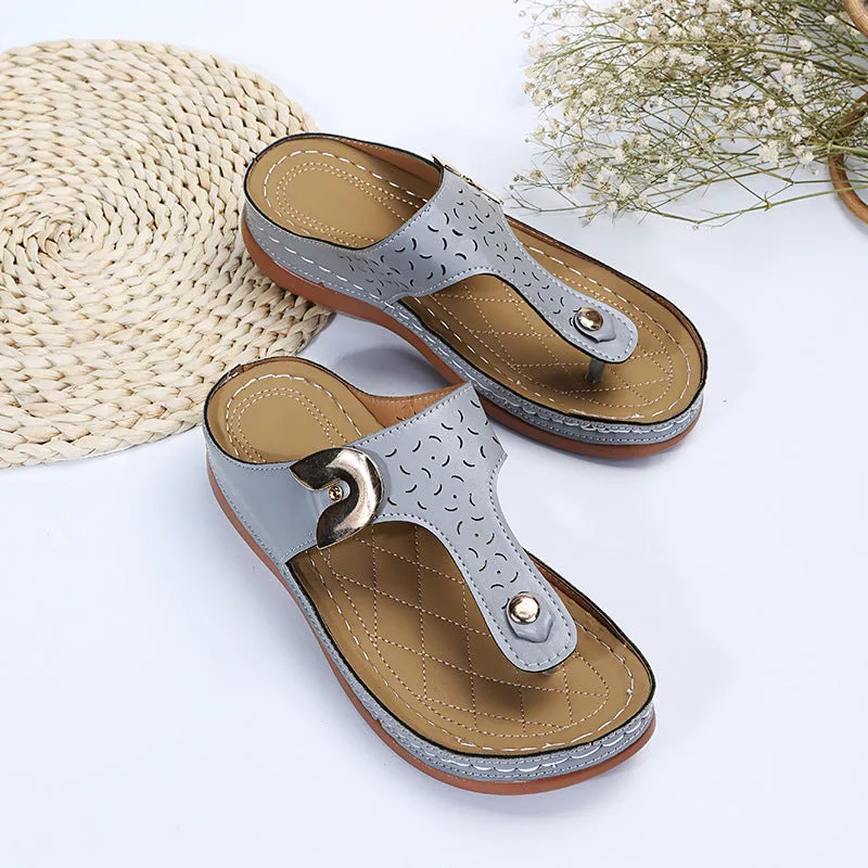 2023 Summer New Women's Metal Decor Feature Pattern Wedge Flip-Flops