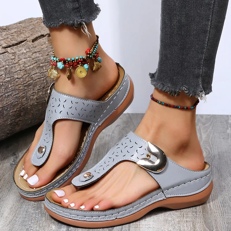 2023 Summer New Women's Metal Decor Feature Pattern Wedge Flip-Flops