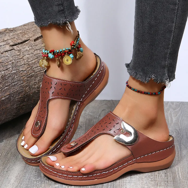 2023 Summer New Women's Metal Decor Feature Pattern Wedge Flip-Flops