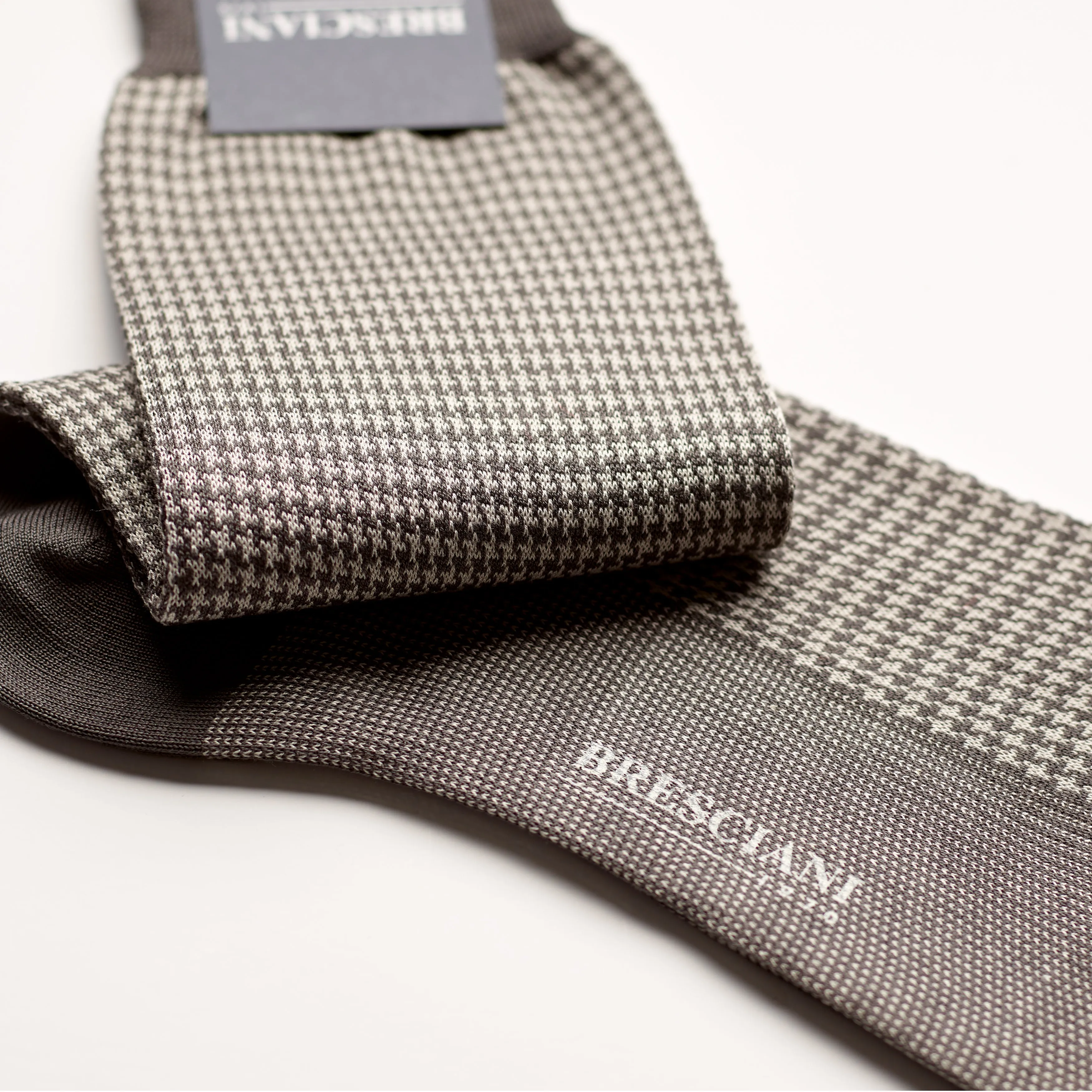 Bresciani Short Sock: Grey Houndstooth