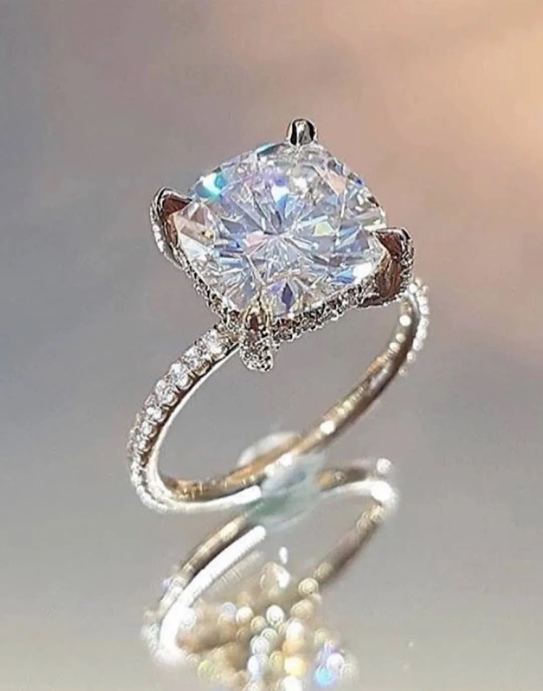 Cushion Cut Four Claw Diamond Ring