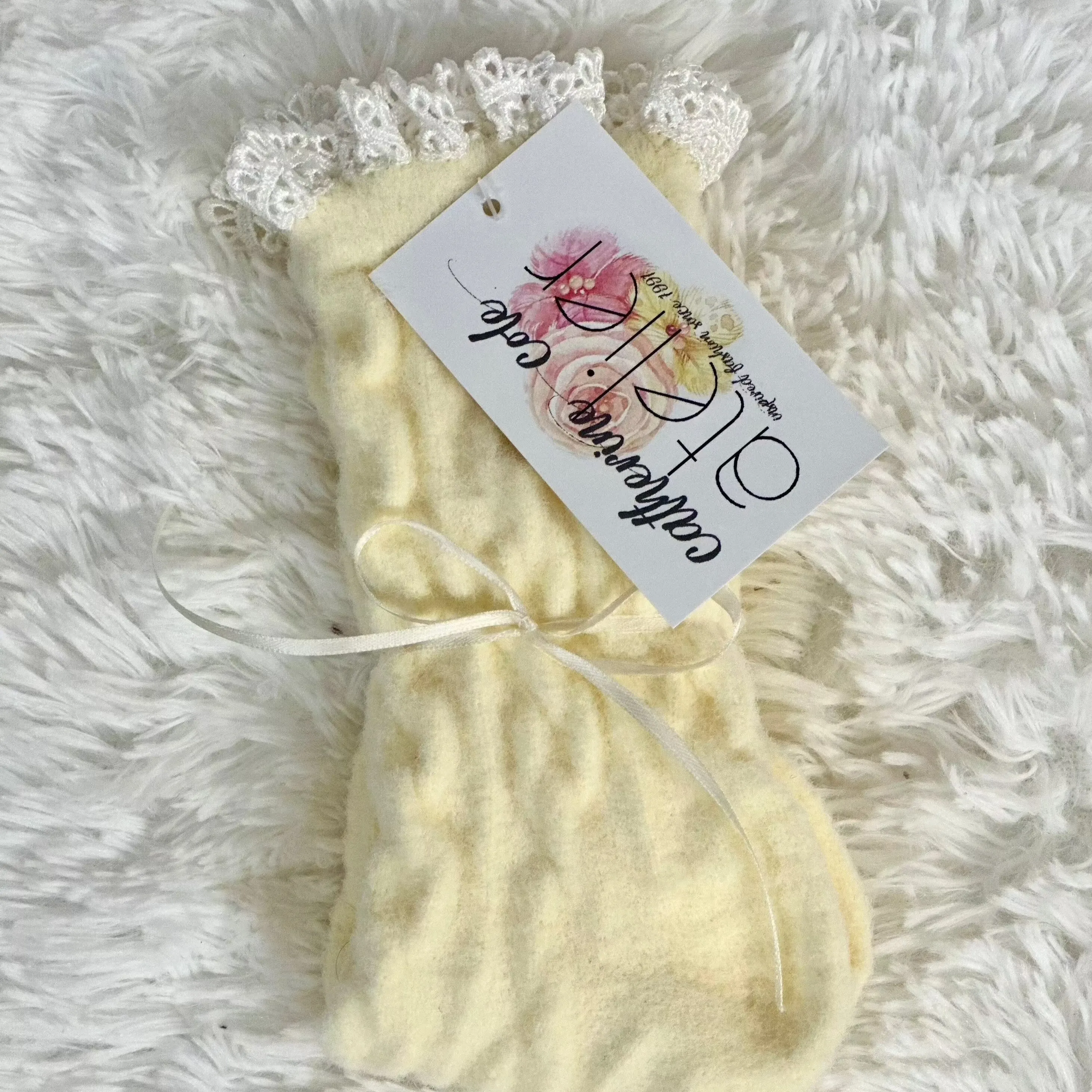 HEAVENLY ultra soft lace sock - yellow