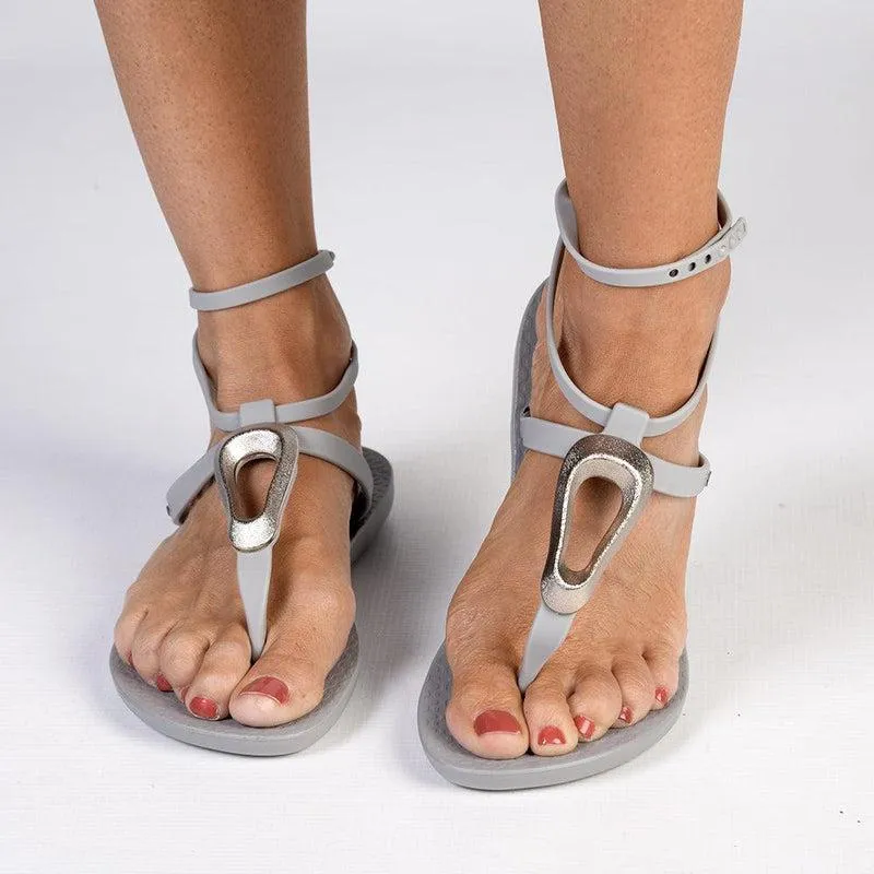 Ipanema Hera Hoop Thong Sandals - Grey